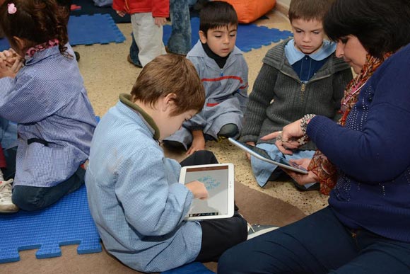 Fundación Banco Santa Fe entregó tablets a jardines de infantes